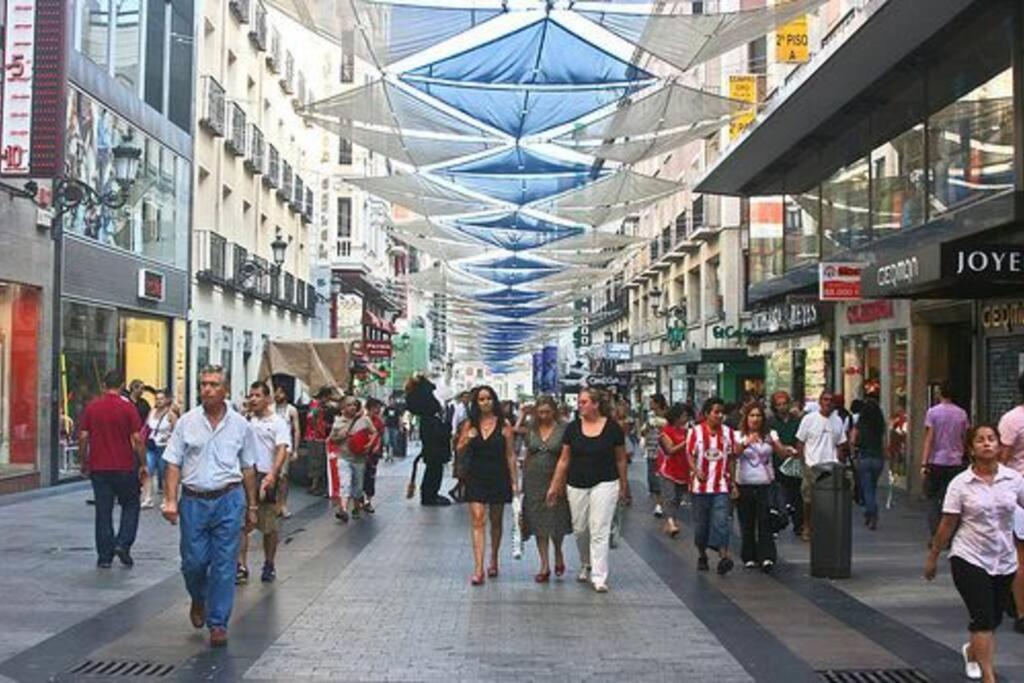 Apartments Plaza Callao Madrid Exterior photo